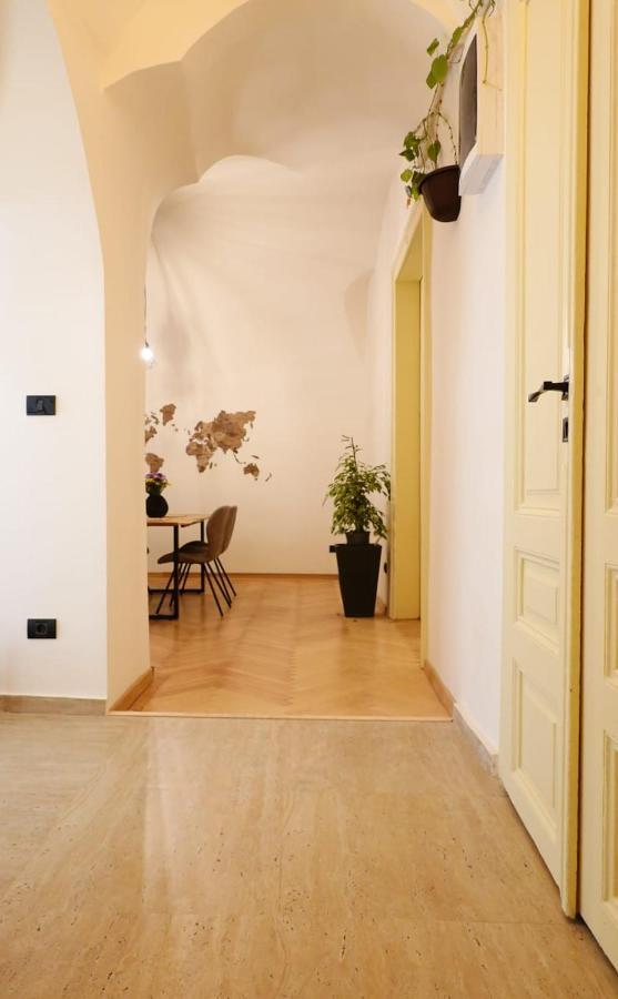 The Industrique Home - 3 Bedroom Apartment تيميشورا المظهر الخارجي الصورة