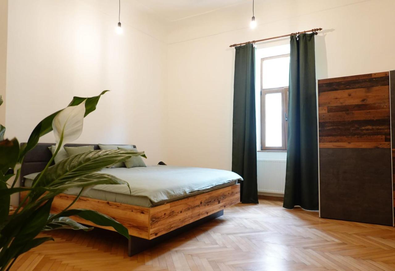 The Industrique Home - 3 Bedroom Apartment تيميشورا المظهر الخارجي الصورة