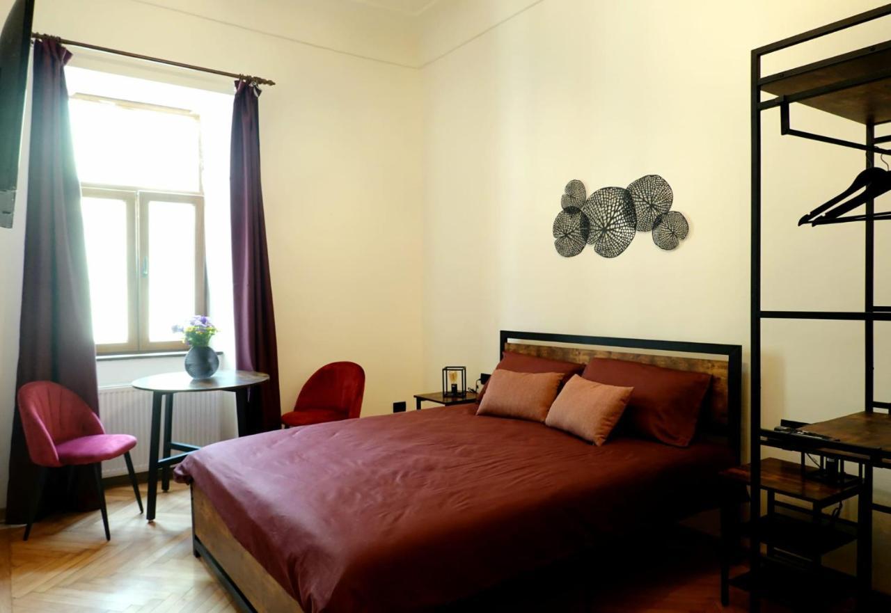 The Industrique Home - 3 Bedroom Apartment تيميشورا المظهر الخارجي الصورة