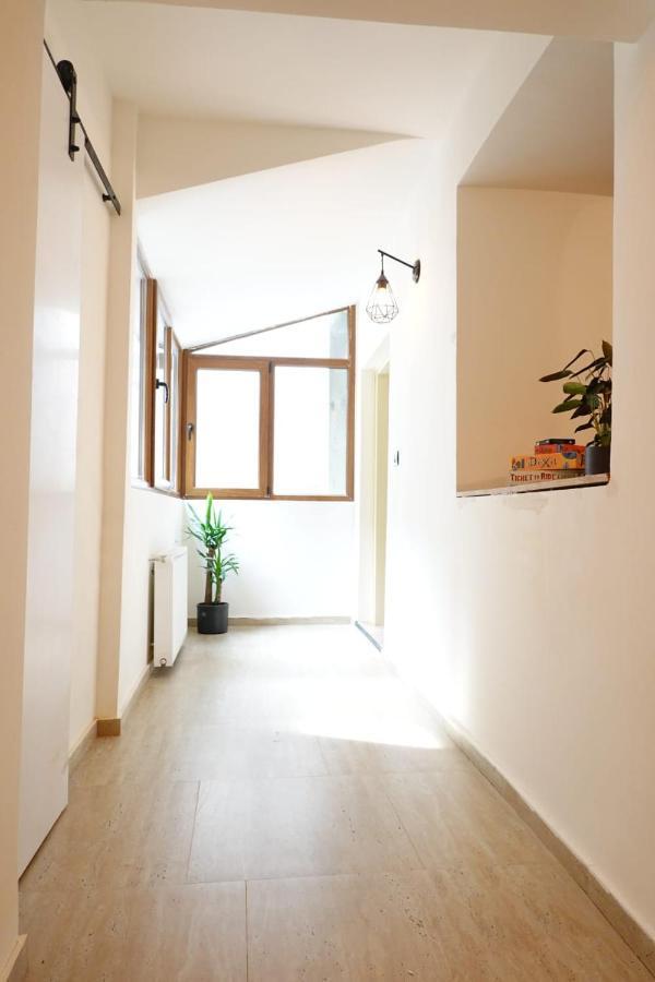 The Industrique Home - 3 Bedroom Apartment تيميشورا المظهر الخارجي الصورة