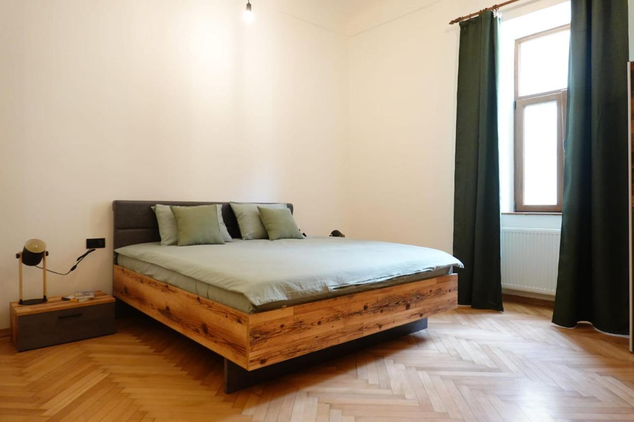 The Industrique Home - 3 Bedroom Apartment تيميشورا المظهر الخارجي الصورة