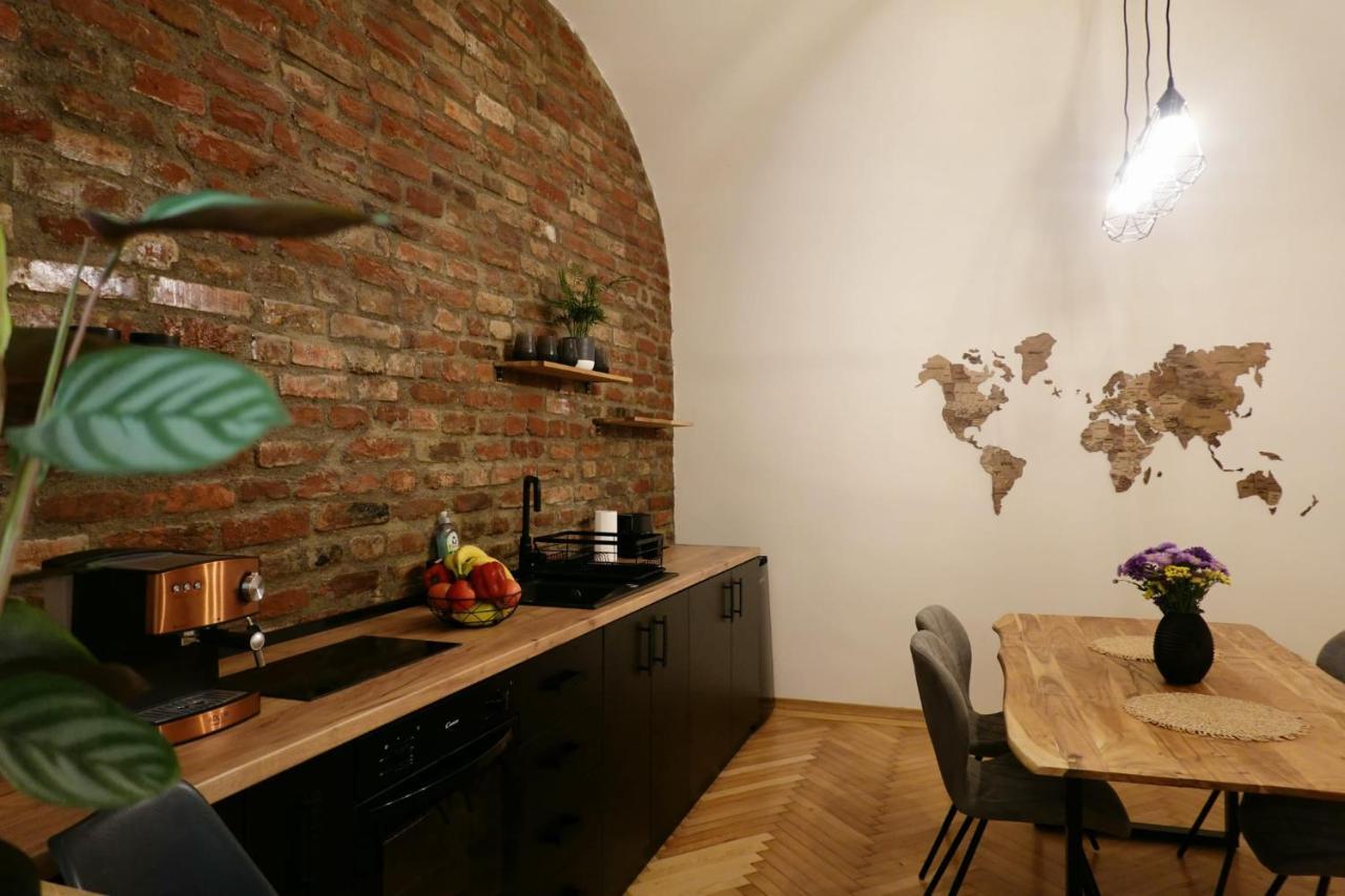 The Industrique Home - 3 Bedroom Apartment تيميشورا المظهر الخارجي الصورة