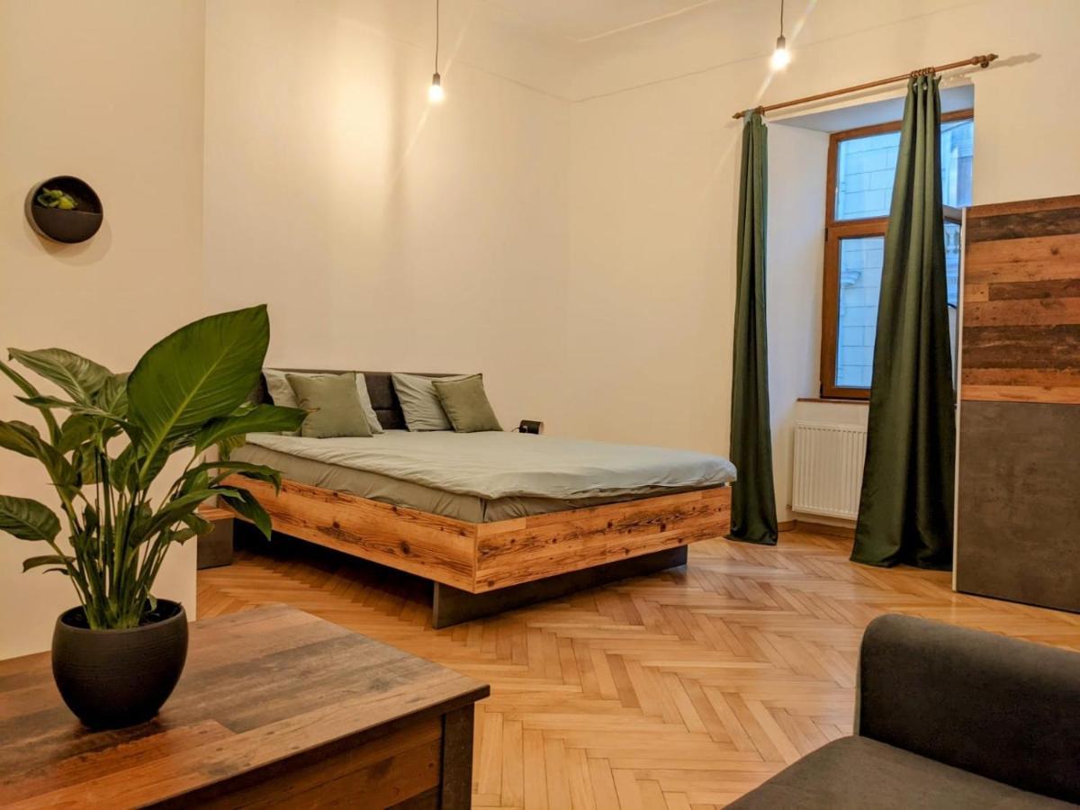 The Industrique Home - 3 Bedroom Apartment تيميشورا المظهر الخارجي الصورة