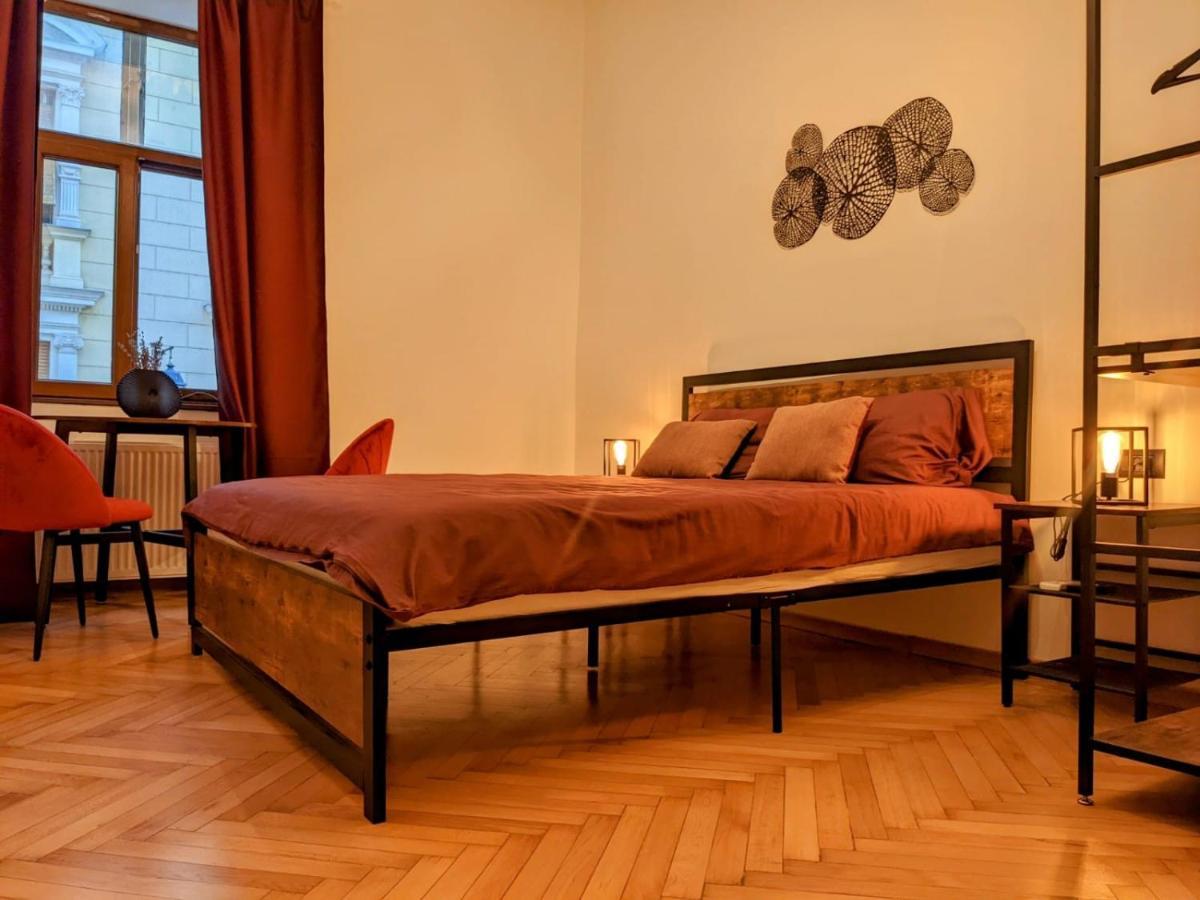 The Industrique Home - 3 Bedroom Apartment تيميشورا المظهر الخارجي الصورة