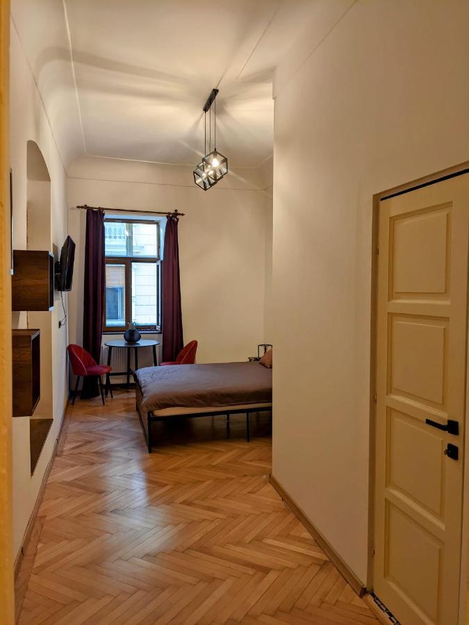 The Industrique Home - 3 Bedroom Apartment تيميشورا المظهر الخارجي الصورة